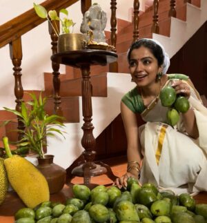 Ranjitha Menon Instagram - വിഷുക്കാലം! 
എല്ലാവർക്കും സമൃദ്ധിയും സന്തോഷവും നേരുന്നു! 💛

ഫോട്ടോ കടപ്പാട്: അമ്മയോട്

As we celebrate this festival of abundance, let us pause and express our heartfelt gratitude to Mother Earth in providing for us! 

#vishu #abundance #festival #feast #happiness #homely #rawpics #joyful #moments #tradition #organicgardening #fruits #mangoes #jackfruit #from #backyard #mobilephotography #realmoments #photooftheday