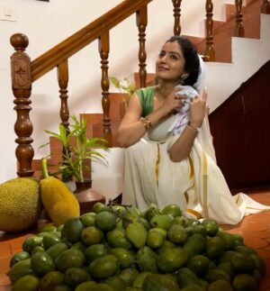 Ranjitha Menon Instagram - വിഷുക്കാലം! 
എല്ലാവർക്കും സമൃദ്ധിയും സന്തോഷവും നേരുന്നു! 💛

ഫോട്ടോ കടപ്പാട്: അമ്മയോട്

As we celebrate this festival of abundance, let us pause and express our heartfelt gratitude to Mother Earth in providing for us! 

#vishu #abundance #festival #feast #happiness #homely #rawpics #joyful #moments #tradition #organicgardening #fruits #mangoes #jackfruit #from #backyard #mobilephotography #realmoments #photooftheday