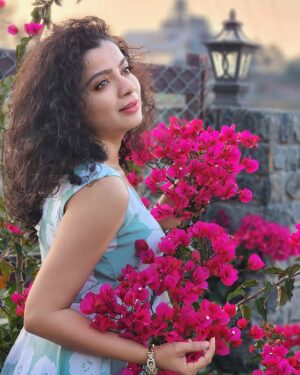 Ranjitha Menon Instagram - കടലാസ്സ്പൂക്കൾ ...💕

#bougainvillea #sunset #nature #girly #goldensky #beauty #mobilephotography #metime #enticing_gallery