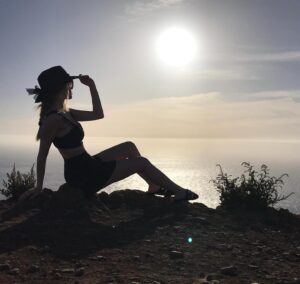 Raquel Jacob Instagram - Meet me where the sky touches the sea!