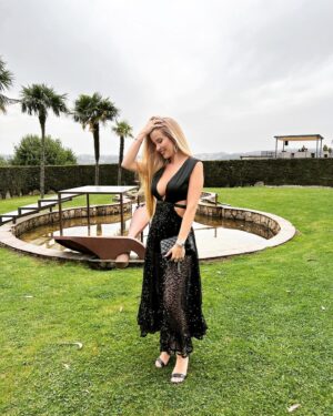 Raquel Jacob Instagram - 🖤Best in Black 
🤍Best in White @iamcarolsalvadorsousa 
#wedding 💍Sergey&Carolina