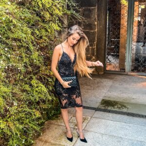 Raquel Jacob Instagram - Black Dress   Loose Hair   Nude Make up = Deadly combination🔥 Is my kind of thing!