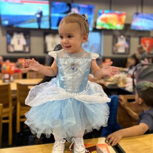 Raquel Pennington Instagram - Magical moments with my two favorite ladies at Disney on Ice! 🌟❄️ #FirstExperience #MoanaMagic