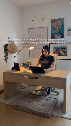 Raquel Sampaio Instagram - You live and you learn. Estava destinada a estudar Comunicação mas não sabia 🤷🏽‍♀️