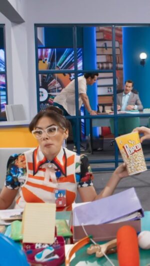Raquel Garza Instagram - El chimesito en esta oficina, evidentemente es nuestra pasión 🤩😍 Y claro que no nos puede faltar la botana 🤣😋

Hay capítulos nuevos en #EsNetaEva, todos los martes al terminar el #NOTI, por #LasEstrellas ✨😜