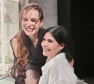 Raquel Garza Instagram - #amiga mía que bonito verte en en el escenario , eres una chingona . 
#Bravo 👏🏻👏🏻👏🏻👏🏻
#teamo ❤️🍂
@atrapadosmex 

#teatro #amor #admiracion #gabyplatas
