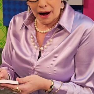 Raquel Garza Instagram - Tere se quiere enterar de todo, comenten qué es lo que más les gusta del programa my darlings @raquelgarzatv

Recuerden que este martes tenemos nuevo capítulo #EsNetaEva 11:05 pm por @canalestrellas
#Productor @eliassolorio
con @mayrinvillaneva @eduardosantamarinamx