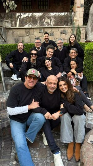 Raquel Garza Instagram - #ha sido de las mejores experiencias de mi vida tocar a estos seres maravillosos  @esnetaeva les va a encantar .
#mi amor para cada uno de uds.

#televison #comedia #esnetaeva #amor #gratitud