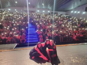 Raquel Garza Instagram - ¡Gracias Atizapán por tantos aplausos, tantas risas y por el increíble Sold Out en la función de ayer de #LosMonólogosDeLaVagina en el Teatro Zaragoza! ¡Los queremos mucho ✌🏻 !

🫦 @polancodalilah 
👄 @michihart 
💋 @raquelgarzatv 
.
.
.
.
.
#MichelleRodríguez #DalilahPolanco #RaquelGarza #Atizapán #MejorTeatro #TeatroZaragoza #Ticketpoint #EveEnsler #TheVaginaMonologues #Comedia #Teatro #SoldOut