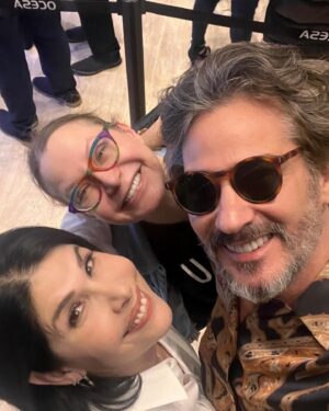 Raquel Garza Instagram - #sonriendo para la foto…

#amigos #love #sonreir #vida #friends