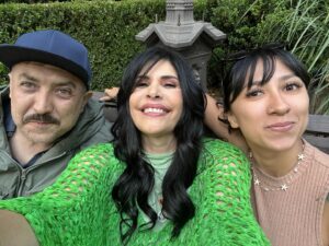 Raquel Garza Instagram - #solo estas tres imágenes tenía en mi cel.  Y en una solo un pedacito 🥹
#solicito públicamente a mis invitados favor de enviar las suyas .
Atte: 
#la del cumpleaños ❤️

#raquelgarza #lafestejada #querencias
@lamorettec