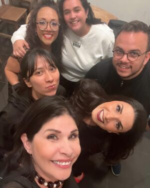 Raquel Garza Instagram - #amor ……

#goodvibes #goodtimes #monologosdelavagina #love #joy