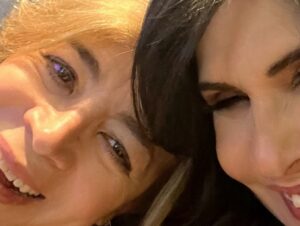 Raquel Garza Instagram - #solo estas tres imágenes tenía en mi cel.  Y en una solo un pedacito 🥹
#solicito públicamente a mis invitados favor de enviar las suyas .
Atte: 
#la del cumpleaños ❤️

#raquelgarza #lafestejada #querencias
@lamorettec