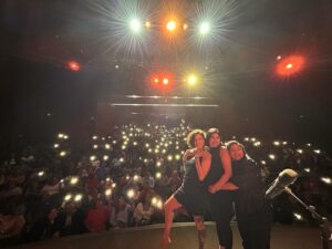 Raquel Garza Instagram - ¡Localidades agotadas! Gracias a todos por acompañarnos a celebrar y a descubrir el universo femenino en #LosMonólogosDeLaVagina!

¡Feliz #DíaInternacionalDelTeatro! 
.
.
.
.
.
#RaquelGarza #LuzAldán #XimenaGonzálezRubio #Teatro #LoveTeatro #EveEnsler #VaginaPower