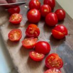 Raquel Meroño Instagram - RICO & FÁCIL Sopa de Tomate y Arroz & Queso feta Ingredientes : Puerro o cebolla Sal Orégano Caldo de verduras Tomates cherry Arroz Queso feta Pipas de calabaza Cayena