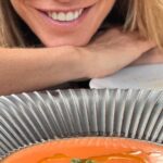 Raquel Meroño Instagram - Lista para otra temporada de recetas RICAS & FÁCILES en el que se ha convertido en mi lugar favorito. Mi cocina. Me acompañáis en esta nueva etapa? 🤍 @cucinelubeofficial @cucinelubexport @oakstudio.es #publi