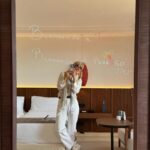 Raquel Meroño Instagram - Que deseas de un hotel ? Buena decoración, ubicación , buen servicio y rica oferta gastronómica . Y si tiene Spa hemos ganado!!👏🏼💚 @tivolihotels @tivolilacaletatenerife @yakuza_byoliviertenerife @seenbc_byoliviertenerife • Look @iscomingofficial_ 💚