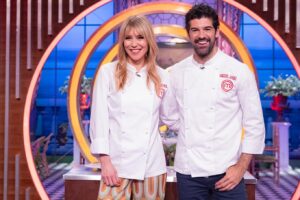 Raquel Meroño Instagram - Vuelve el celebrity con la edición  más divertida y no nos lo podíamos perder..
Además os voy hablar  de #MasterChefWorld , la herramienta definitiva para los amantes de la gastronomía  que os va a fascinar...
Y compartiéndolo todo  con mi @dani_meroo entre bambalinas porque a su lado todo es mucho mejor ❤️
@masterchef_es