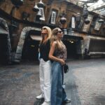 Raquel Meroño Instagram - Querida @carolabaleztena Hace más de 20 años hicimos nuestro primer viaje juntas. Quién nos iba a decir que en el 2024 cruzaríamos el charco cada una con dos hijas y una amistad intacta fruto de querernos y apoyarnos durante tanto tiempo. Hoy celebro nuestro grupo de mujercitas maravillosas del que que me siento afortunada y orgullosa de tener . @martina.merono @dani_meroo #BRUNA #valentina Love u all!