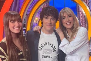 Raquel Meroño Instagram - Vuelve el celebrity con la edición  más divertida y no nos lo podíamos perder..
Además os voy hablar  de #MasterChefWorld , la herramienta definitiva para los amantes de la gastronomía  que os va a fascinar...
Y compartiéndolo todo  con mi @dani_meroo entre bambalinas porque a su lado todo es mucho mejor ❤️
@masterchef_es