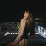 Raquel Meroño Instagram - Ella ICÓNICA , la superproducción sobrecogedora, el público brillante y nosotras felices! 💫💫💫💫 @taylorswift #theeratour Gracias @maybelline_es Make up @dreiacasanova
