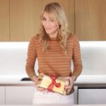 Raquel Meroño Instagram - #publi “¡Suchard ha escondido 50 billetes dorados de 1.000€! Únete a la búsqueda del billete dorado para unas Navidades aún más mágicas con el turrón de siempre @suchard_es” #EnBuscaDelBilleteDorado
