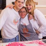 Raquel Meroño Instagram - Desde THE KITCHEN , la cocina de la nueva app oficial #MASTERCHEFWORLD , mi hada madrina @buenachegastronomia y servidora junto a familia del programa, deseamos que disfrutéis de la nueva edición que va a ser una genialidad!!! #masterchef12 @shineiberia @masterchef_es #masterchefworld ⬆️Descárgate la app gratuita!