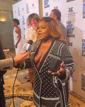 Rashida Olayiwola Instagram - ok, NOW #Awards season can begin :) 
don’t let what i wear to hustle & #build in fool ya…🌚
I CLEAN UP NICE 💅🏾 @filmindependent nominees award luncheon was a beautiful time & whole ass vibe. What a way to kick off. Looking forward to entire season

Hair: @jazzmynsamuels / @caliscrown 
Mua : @rocketismyrealname / @blastedbyrocket 
Styled by: @jaxx_ramirezz 
Nails: @nailsbycarolyn_ 
@personapr