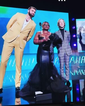 Rashida Olayiwola Instagram - I’m usually the multi hyphenate on the other side of the #awards writing the funny, creative & the brilliant. but one thing about god is god gon make sure them tables turn so that you can be ALL that you are. This time and going forward i was on both the presenting and receiving end. #Comedian #Writer #Actress #Creative #Producer #GoodHuman 😊

#ThankYou @filmindependent for such an amazing experience, my / our first award and so much fun and full circle moments. So proud to be in this room full of my peers and hero’s… all of us #winning 🥹⭐️⭐️⭐️

Congratulations to our cast & show #juryduty ; super proud of all of us; what a better first award to win. Best ensemble. Especially in this industry where we need to be reminded that ALL the pieces & people matter. FIRST of MANY for myself and anything else i am blessed to be apart of… #SpeakLife 🍽️<—table set and prepared for me.

To little dark skinned, unapologetically black, brilliant kind, funny, chocolate girl sheedz from #Chicago who ALWAYS believed… YOU CAN & YOU WILL! Carry on with god in every detail, goodness & light 💫❤️🎬💚

Hair: @jazzmynsamuels / @caliscrown 
MUA: @blastedbyrocket 
Styled / Dress designed by: @shatora.adrell 
Nails: @nailsbycarolyn_