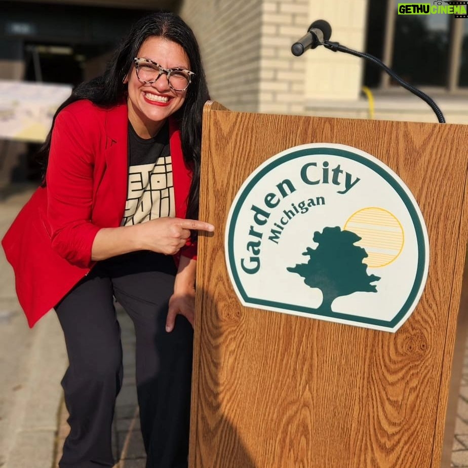 Rashida Tlaib Instagram - Radcliff Center Grand Opening in Garden City. #12thDistrictStrong Proud of our team! We helped get over $2 million towards the Rec Center. Our Garden City families deserve a place for wellness and education.