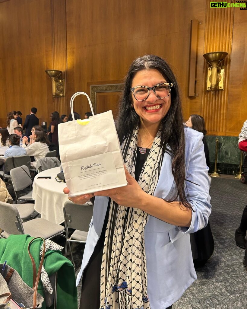 Rashida Tlaib Instagram - The great @jas.hawamdeh graciously brought @buycottpalestine to tonight’s Congressional Iftar and to @rashidatlaib! Our hearts, our minds, and our attention remain with The People of Palestine. May a ceasefire be brought into reality. May Palestinians get their justice in every world.