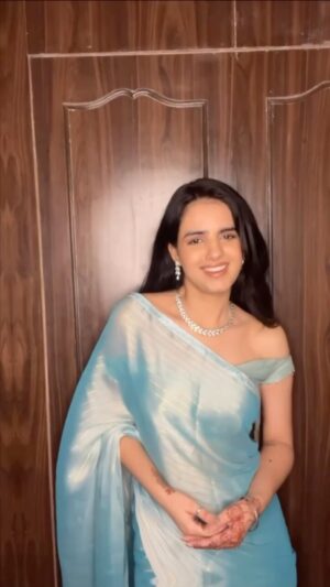 Rashmeet Kaur Sethi Instagram - Sau tere pyaar di mein chaki hoyi ae🥰❤️