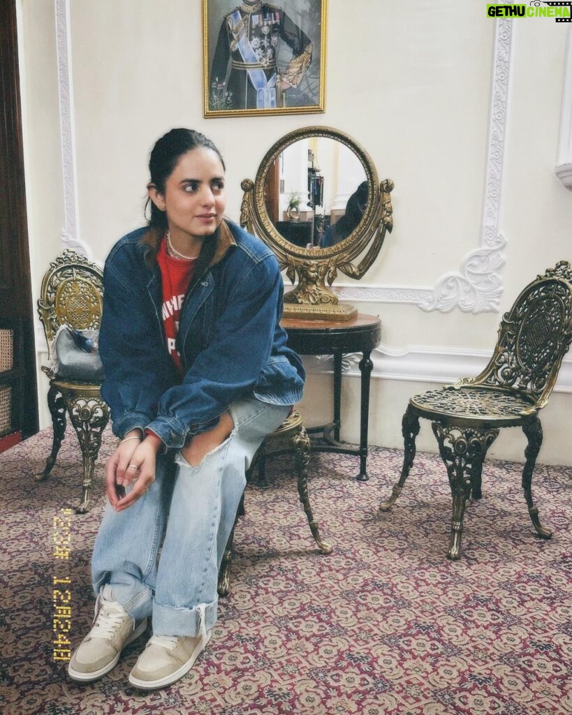 Rashmeet Kaur Sethi Instagram - HO HO HO A very merry Christmas to all of you cuties❤️ Jacket: @supervintage.in Sweatshirt: @thriftpurger Jeans: @zara Shoes: @nike Bag: @valkyreclothing Necklace: @hm