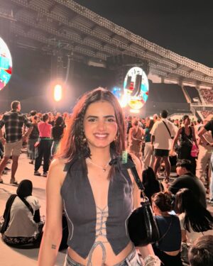Rashmeet Kaur Sethi Instagram - I gave into the fashion side of clothing and ended up killing my feet this night by wearing heels but but was it worth it? @ 💯 yaasssss
Couldn’t have been happier than this, my outfit, hair and makeup looked perfect and i ended up enjoying so much 😩❤️❤️❤️😍😍❤️ hayeeee itna mazaaa mujhe kabhi nahi aaya life mei✨🌻🧿