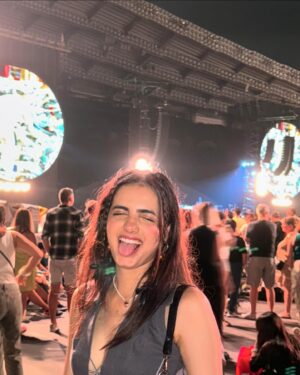 Rashmeet Kaur Sethi Instagram - I gave into the fashion side of clothing and ended up killing my feet this night by wearing heels but but was it worth it? @ 💯 yaasssss
Couldn’t have been happier than this, my outfit, hair and makeup looked perfect and i ended up enjoying so much 😩❤️❤️❤️😍😍❤️ hayeeee itna mazaaa mujhe kabhi nahi aaya life mei✨🌻🧿