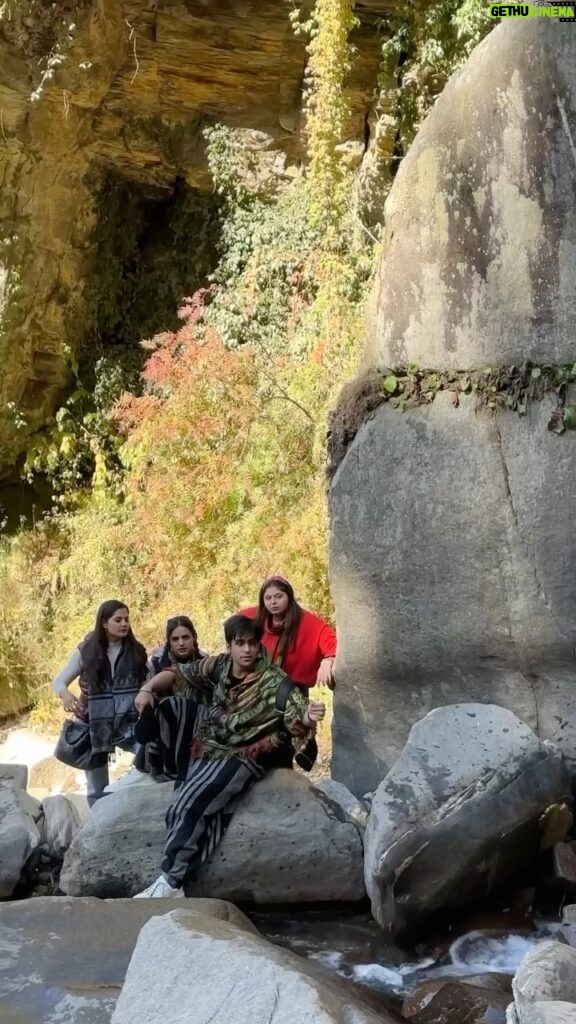 Rashmeet Kaur Sethi Instagram - Life Is Beautiful When you shoot something inspired from your real Life 😍 Upcoming Project #Togetherness #miniwebseries #manali #mountains #shoot #travel #himachalpradesh