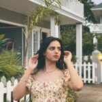 Rashmeet Kaur Sethi Instagram – 𝔹𝕖𝕥𝕨𝕖𝕖𝕟 𝕝𝕚𝕘𝕙𝕥 𝕒𝕟𝕕 𝕤𝕙𝕒𝕕𝕠𝕨𝕤.

Dress: @emprallofficial 🫶🏻