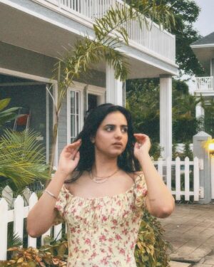 Rashmeet Kaur Sethi Instagram - 𝔹𝕖𝕥𝕨𝕖𝕖𝕟 𝕝𝕚𝕘𝕙𝕥 𝕒𝕟𝕕 𝕤𝕙𝕒𝕕𝕠𝕨𝕤.

Dress: @emprallofficial 🫶🏻