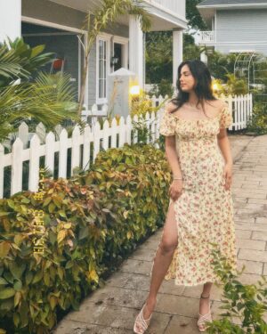 Rashmeet Kaur Sethi Instagram - 𝔹𝕖𝕥𝕨𝕖𝕖𝕟 𝕝𝕚𝕘𝕙𝕥 𝕒𝕟𝕕 𝕤𝕙𝕒𝕕𝕠𝕨𝕤.

Dress: @emprallofficial 🫶🏻