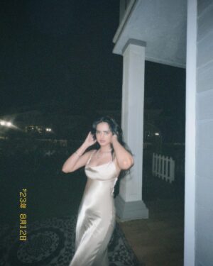 Rashmeet Kaur Sethi Instagram - 𝐈𝐭 𝐠𝐥𝐢𝐭𝐭𝐞𝐫𝐬 𝐢𝐧 𝐠𝐨𝐥𝐝✨