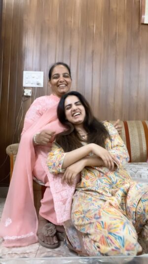 Rashmeet Kaur Sethi Instagram - It was a lil difficult to convince her to do this with me but look at her 😍❤️