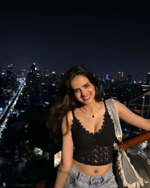 Rashmeet Kaur Sethi Instagram - First night in bangkok looked like this 😍
Made some friends and danced the night away🫶🏻🥰