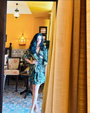 Rashmi Rajput Instagram - Beautiful location @aaryaclubandresort🌹❤️ and I love to click my own photos 😝