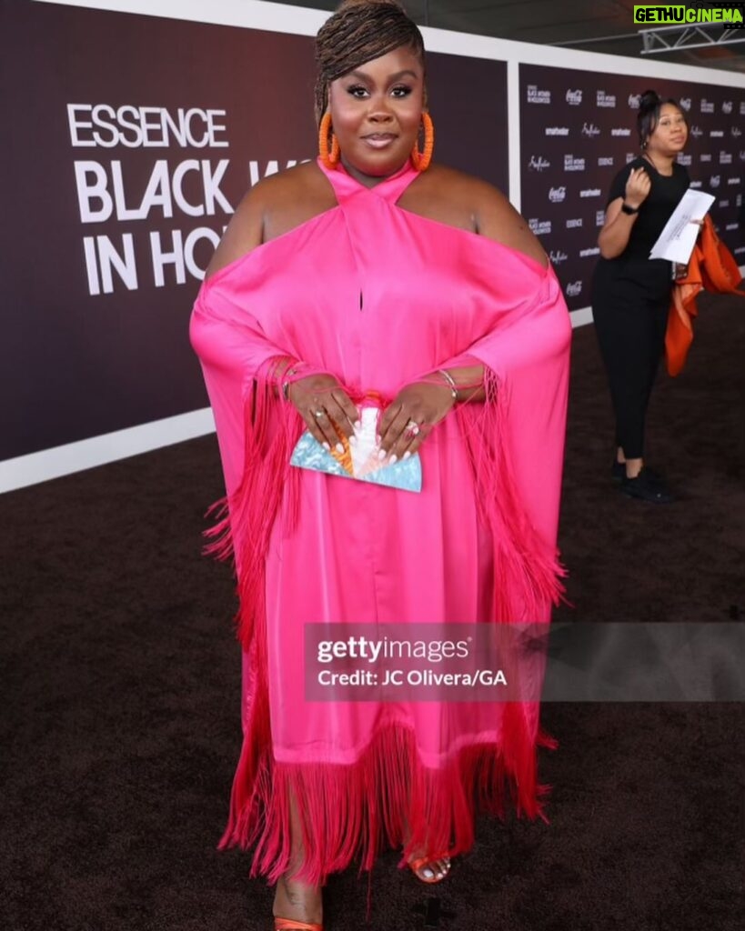 Raven Goodwin Instagram - Happy #internationalwomensday !! #essenceblackwomeninhollywood --yesterday was the perfect way to celebrate! 💜💞 Make up @marquiswardbeauty Hair @larryjarahsims Dress @eloquii Shoes @larroude Earrings @jacquemus Clutch was a @amazon find!