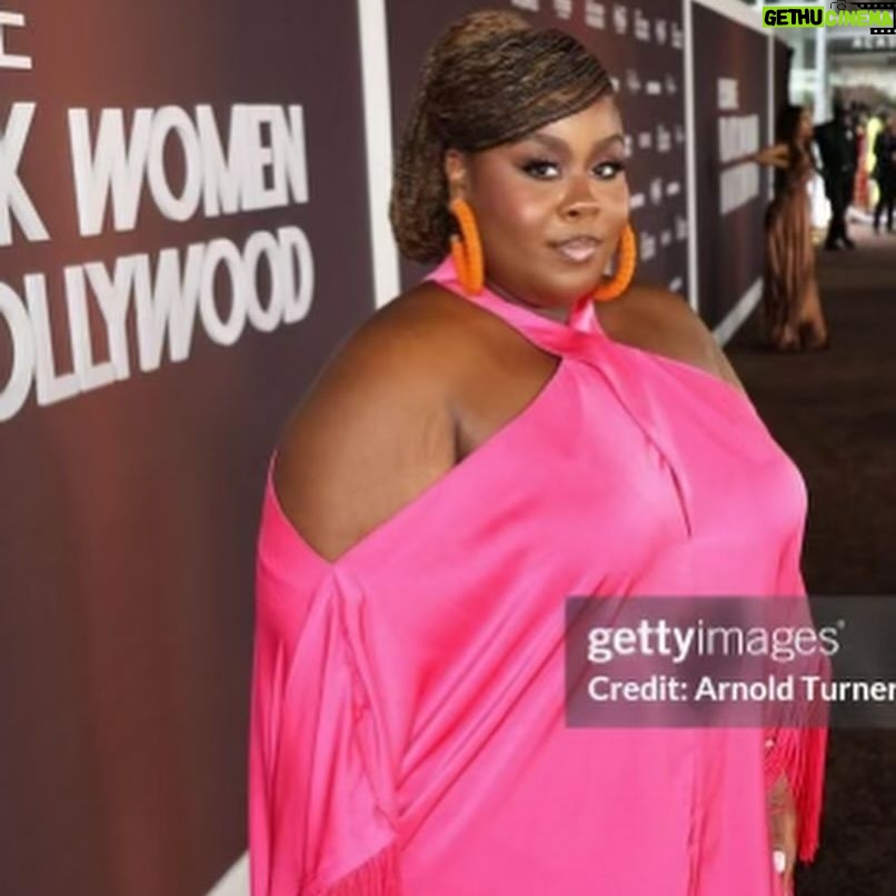 Raven Goodwin Instagram - Happy #internationalwomensday !! #essenceblackwomeninhollywood --yesterday was the perfect way to celebrate! 💜💞 Make up @marquiswardbeauty Hair @larryjarahsims Dress @eloquii Shoes @larroude Earrings @jacquemus Clutch was a @amazon find!