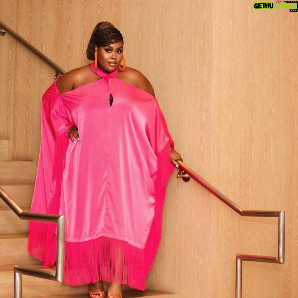 Raven Goodwin Instagram - A black woman in hollywood. 23 years to be exact. Thank you God! Congrats to all of the honorees! We love ya'll! @essence lets celebrate! Make up @marquiswardbeauty Hair @larryjarahsims Dress @eloquii Shoes @larroude Earrings @jacquemus 📸 @annmarieclark_