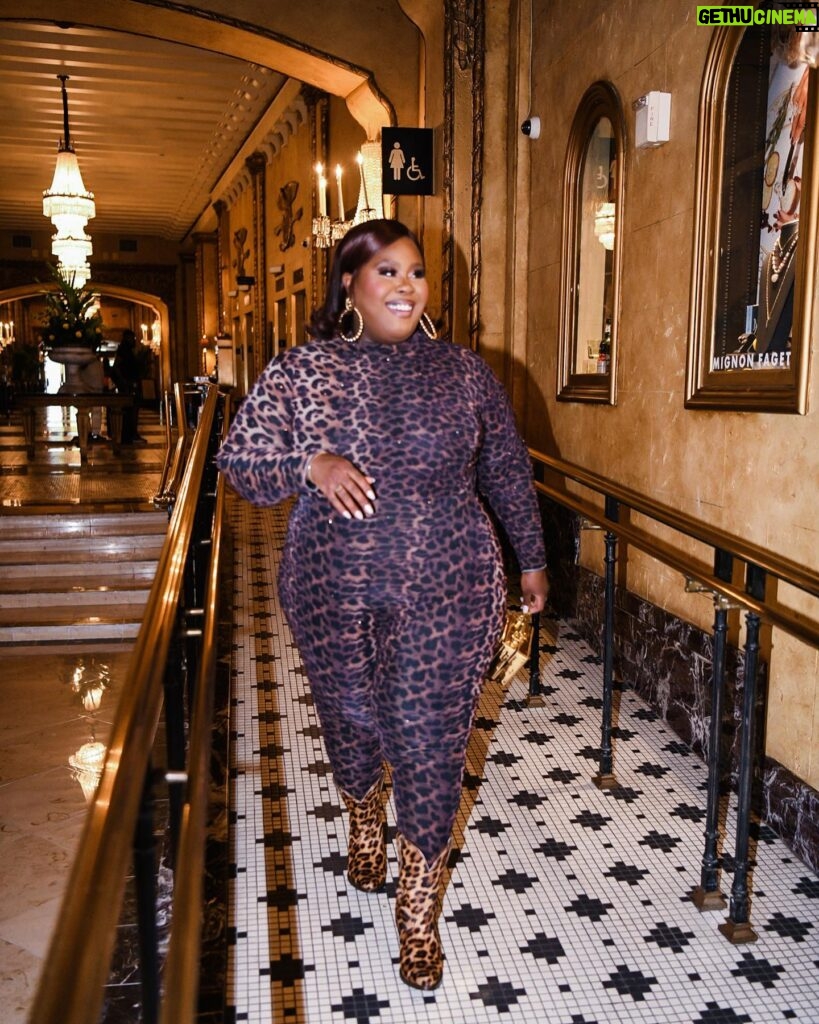 Raven Goodwin Instagram - Best 48 hrs! Had some 🔥 food in the #NOLA —Laughed the entire trip! Much needed sister time! Love you @yeahitscurtrice 🙏🏾🎉 #renaissance #renaissanceworldtour Custom bodysuit by @christian_omeshun Hair @sokontayejusxo Makeup @rimakefaces 📸 @dauphintales_