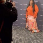 Raven Goodwin Instagram – Thank you @owntv and @essence for having me 💜💫 #timeofessence
Blouse & clutch @anthropologie 
Skirt @curverra 
Shoe @vincecamuto 
Hair @braidsbyyahni 
Make up @jlamarbeauty