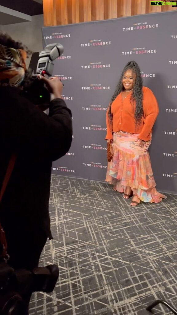 Raven Goodwin Instagram - Thank you @owntv and @essence for having me 💜💫 #timeofessence Blouse & clutch @anthropologie Skirt @curverra Shoe @vincecamuto Hair @braidsbyyahni Make up @jlamarbeauty