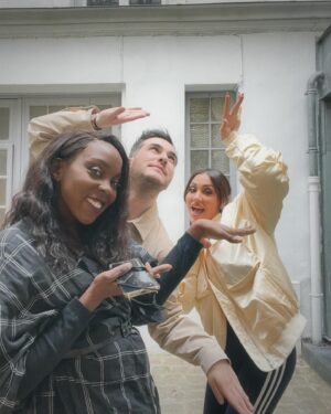 Rawell Saiidii Instagram - 1️⃣ - Ma bande de copines et moi, unies contre le harcèlement. Ensemble, nous avons vécu la même réalité en télé-réalité. Notre séance photo symbolise notre solidarité. @sanaya.serra @nathanya.sonia @angelesalentino @rania_off ✨🩷 #StopHarcèlement #SolidaritéFéminine 📸 photo : @minattitude 

2️⃣ - Mon amour et moi, ma sœur jumelle, partageons un moment complice lors d’un événement beauté chez @kikomilano 💄✨ #Makeup #AmourFamilial 💋 

3️⃣ - Influencée par l’hiver et l’élégance du total look noir lors d’un événement chez @sephorafrance press day. Prendre la pose, c’est ma passion. #Fashion #Pose 💃 

4️⃣ - Capturée en train de contempler le ciel, peut-être visant la lune ou laissant vagabonder mes pensées vers l’inspiration. Une citation qui m’inspire : ‘Visez la lune. Même si vous échouez, vous atterrirez parmi les étoiles.’ 🌙✨ #Inspiration #ViserLaLune 

5️⃣ - Mon corps, mon temple. Année 2024. 🌟 #SelfLove #BodyPositivity 💖 

6️⃣ - la reine des extensions capillaires grâce à @judith_royalextension  @royalextension . Mes coiffeuses sont les meilleures de la terre. 💇‍♀️👑 #ExtensionsCapillaires #BeautySecret 💁‍♀️ 

7️⃣ - Amour, amitié, complicité. Moi, @geeesel , et mon cher @jhendrickblk , une trinité inséparable. BFF Love. ❤️ #AmitiéÉternelle #Complicité 🤝